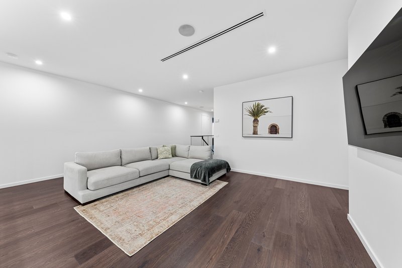 Photo - 61 Riverglen Drive, Craigieburn VIC 3064 - Image 19
