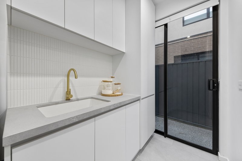 Photo - 61 Riverglen Drive, Craigieburn VIC 3064 - Image 29