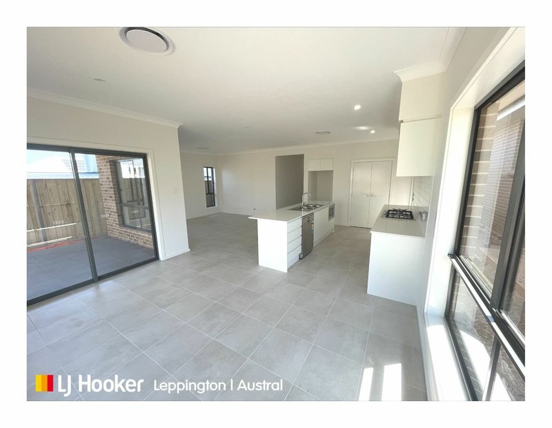 Photo - 61 Savoy Street, Austral NSW 2179 - Image 3