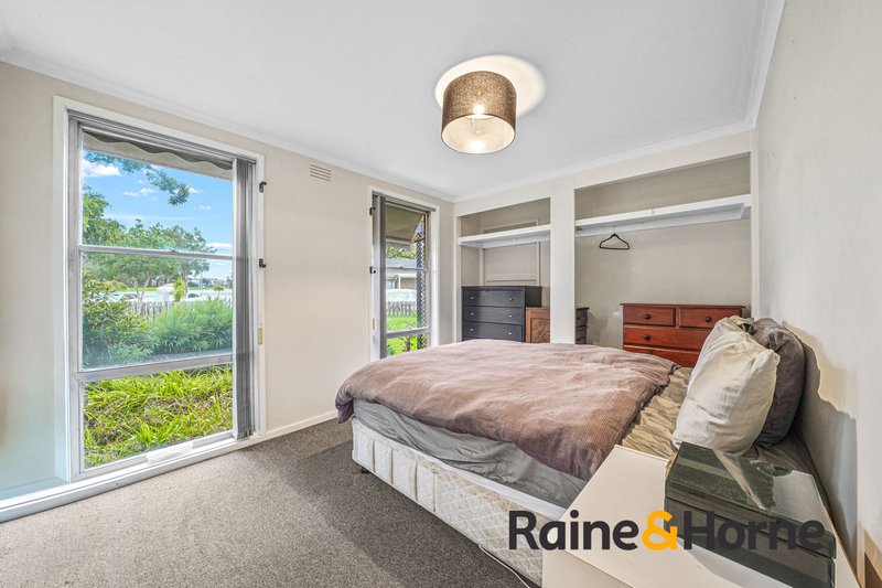 Photo - 61 Sladen Street, Cranbourne VIC 3977 - Image 9