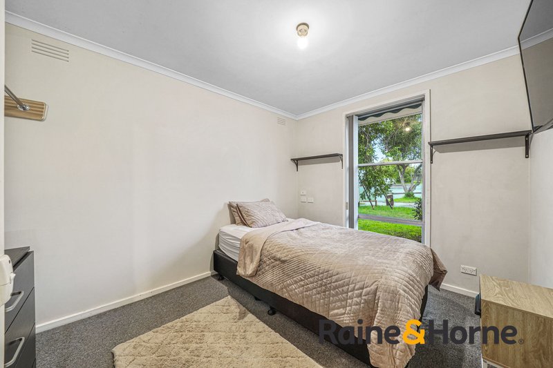 Photo - 61 Sladen Street, Cranbourne VIC 3977 - Image 11