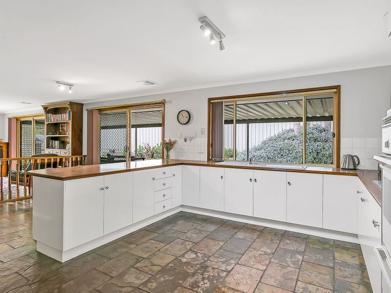 Photo - 61 Spriggs Road, Onkaparinga Hills SA 5163 - Image 11