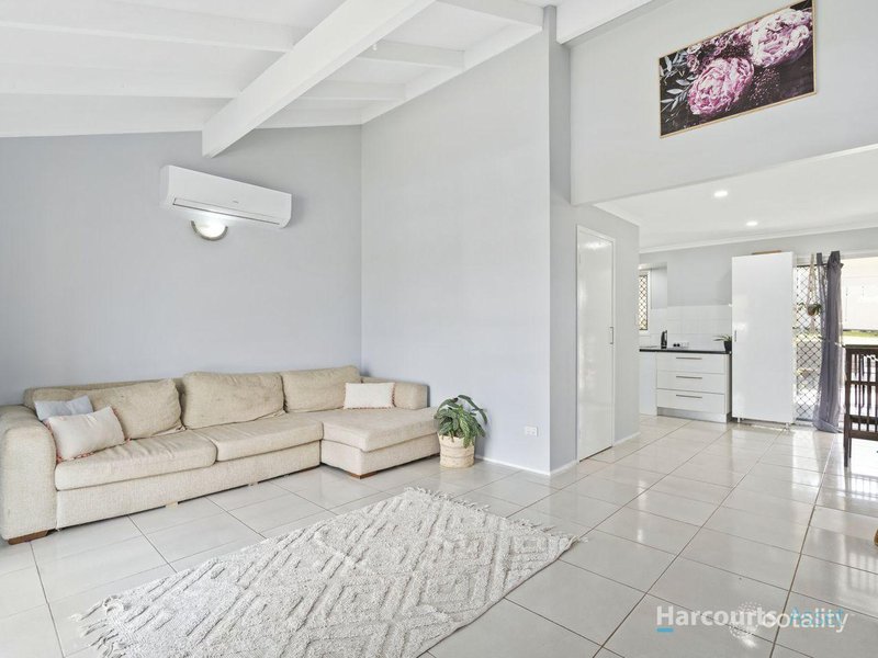 Photo - 61 Sunscape Drive, Eagleby QLD 4207 - Image 4