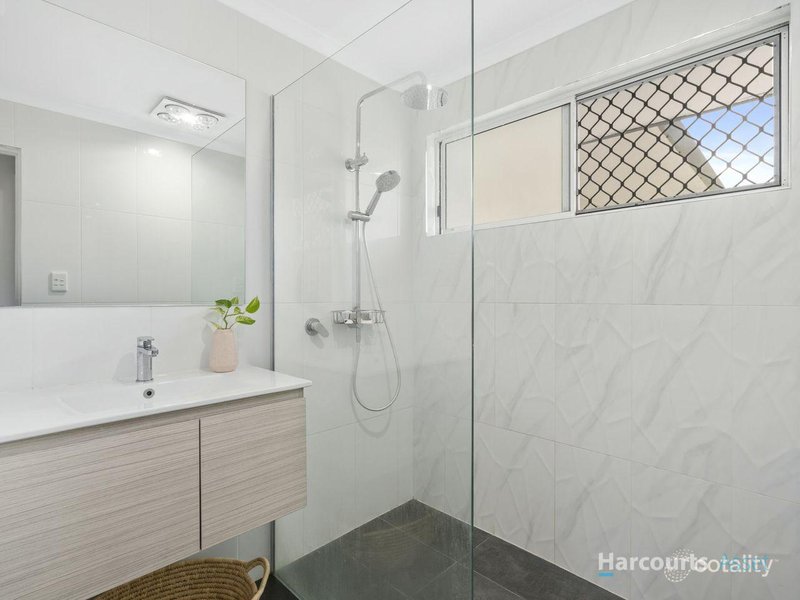 Photo - 61 Sunscape Drive, Eagleby QLD 4207 - Image 9