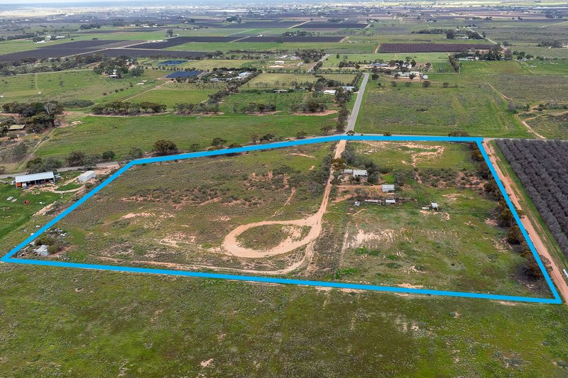 Photo - 61 Swan Street, Renmark SA 5341 - Image 2