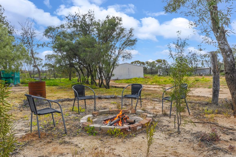 Photo - 61 Swan Street, Renmark SA 5341 - Image 6