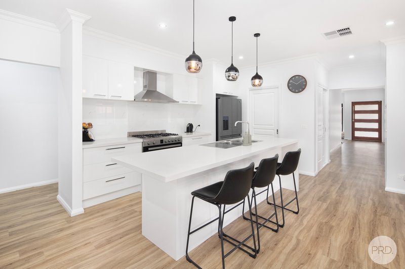 Photo - 61 Sydney Way, Alfredton VIC 3350 - Image 3