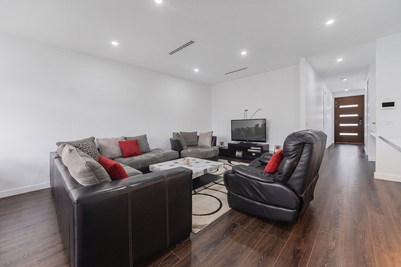 Photo - 61 Templetonia Circuit, Mickleham VIC 3064 - Image 8