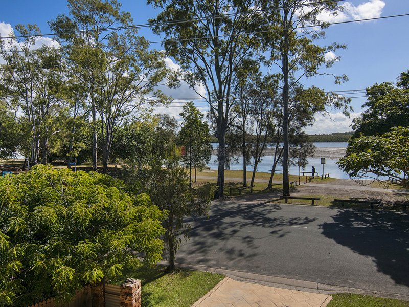 Photo - 61 The Esplanade, Coombabah QLD 4216 - Image 4