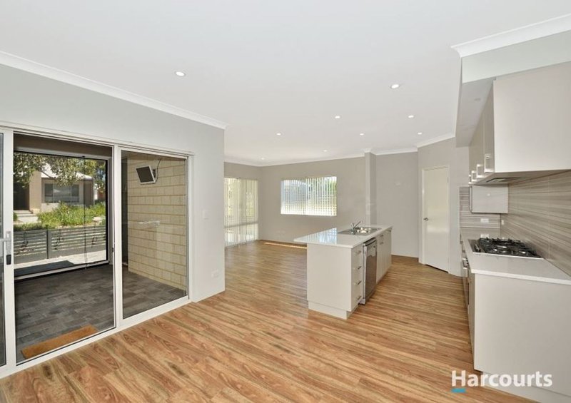 Photo - 61 Thornbill Crescent, Coodanup WA 6210 - Image 3