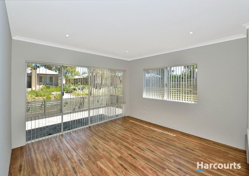 Photo - 61 Thornbill Crescent, Coodanup WA 6210 - Image 5