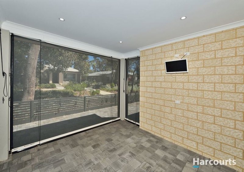 Photo - 61 Thornbill Crescent, Coodanup WA 6210 - Image 6