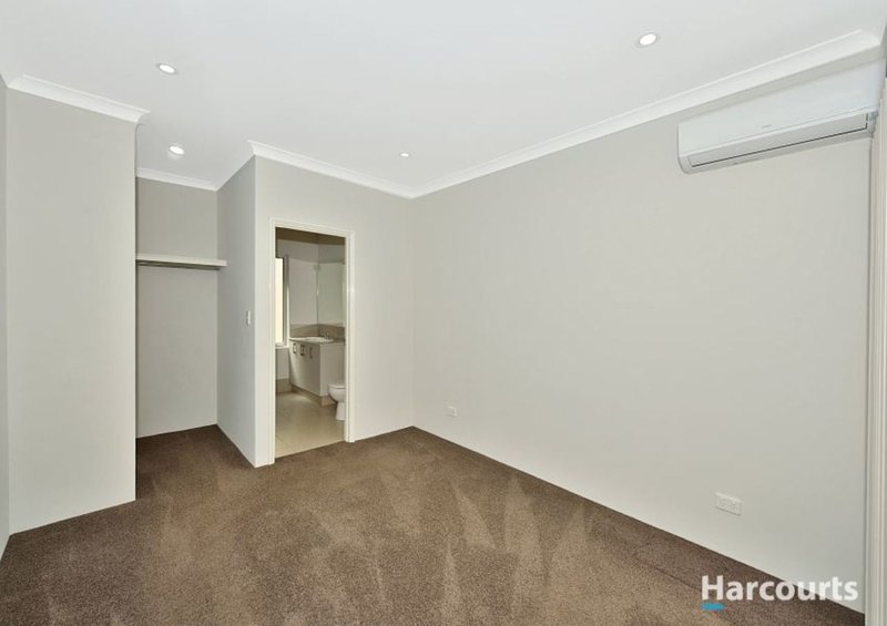 Photo - 61 Thornbill Crescent, Coodanup WA 6210 - Image 8