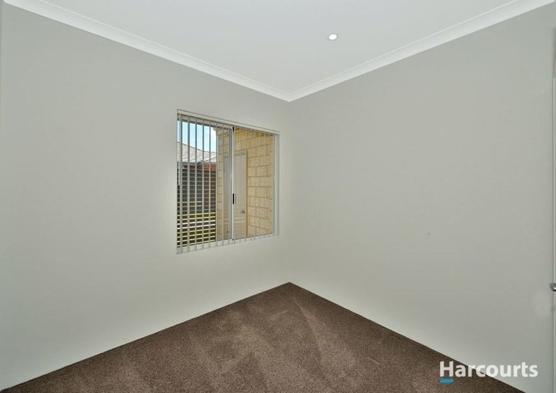 Photo - 61 Thornbill Crescent, Coodanup WA 6210 - Image 11