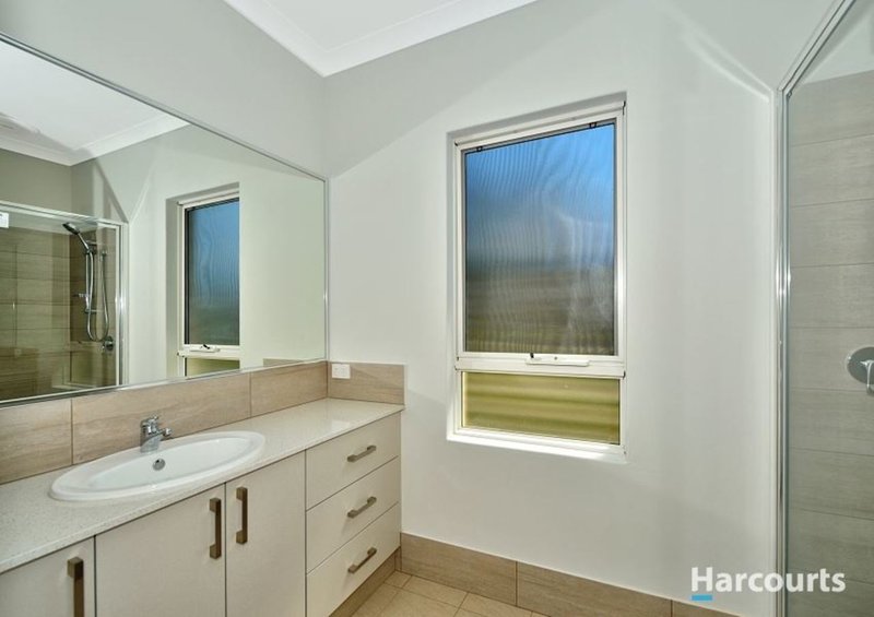 Photo - 61 Thornbill Crescent, Coodanup WA 6210 - Image 13