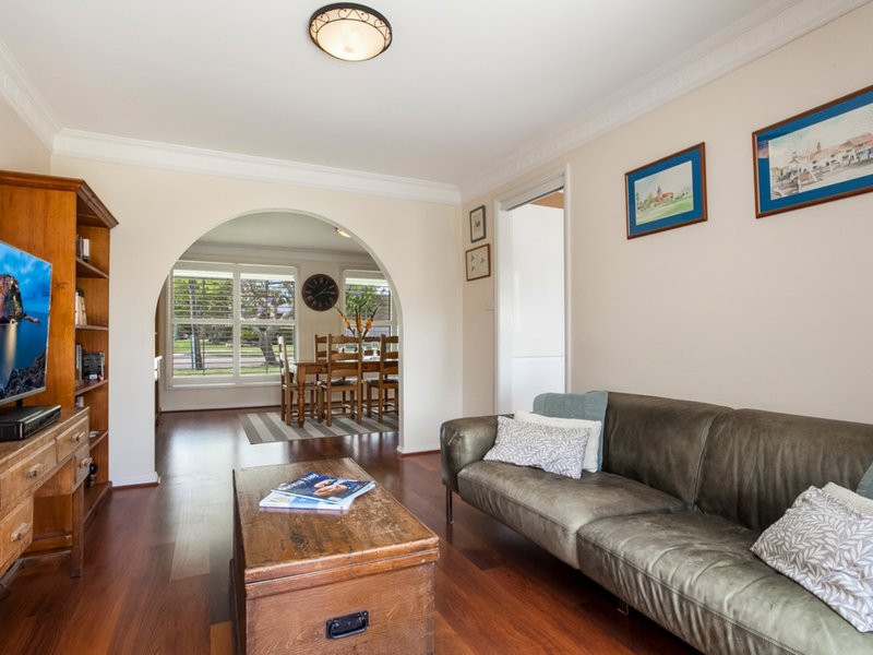 Photo - 61 Vineyard Street, Mona Vale NSW 2103 - Image 4