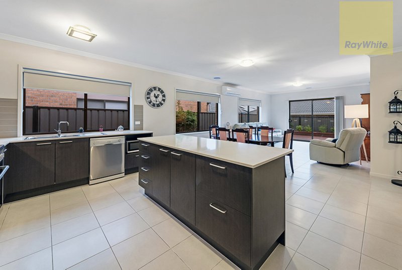 Photo - 61 Wattletree Street, Craigieburn VIC 3064 - Image 4