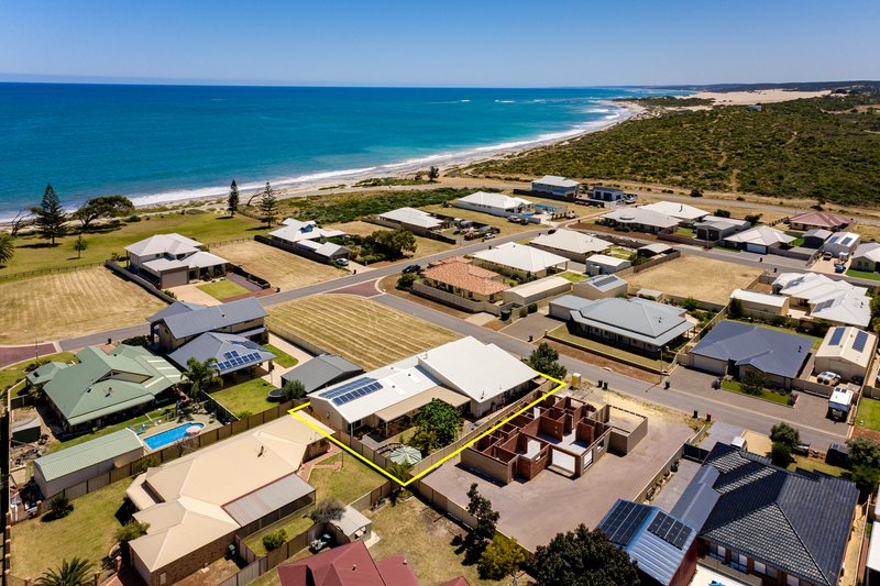 Photo - 61 Wave Crest Circle, Drummond Cove WA 6532 - Image 4