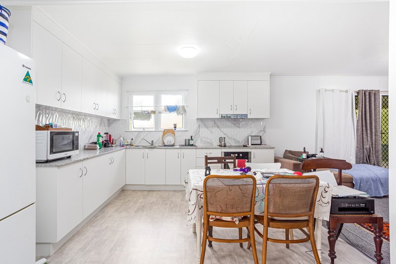 Photo - 61 West Street, The Range QLD 4700 - Image 6