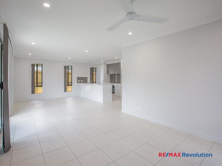 Photo - 61 Willow Circuit, Yarrabilba QLD 4207 - Image 8