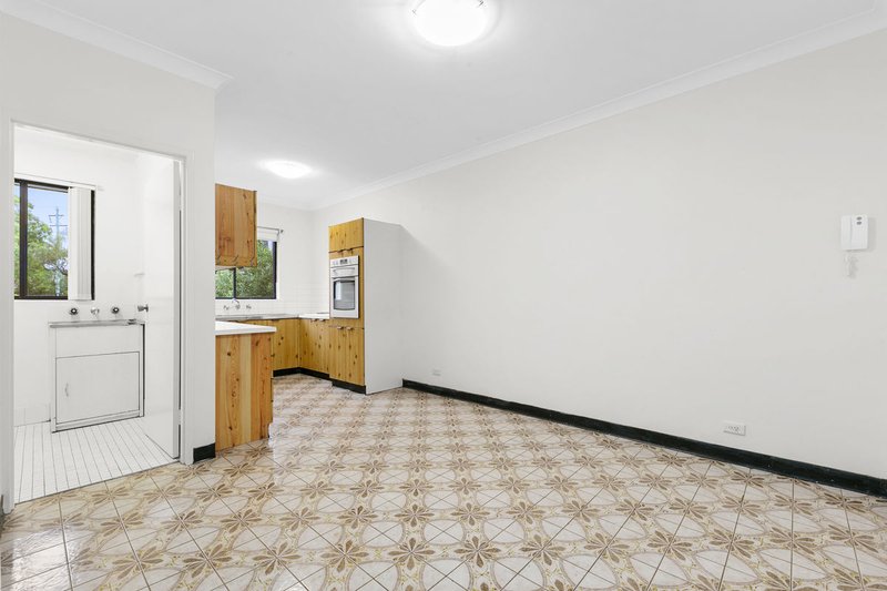 Photo - 6/10-12 Paton Street, Merrylands NSW 2160 - Image 4