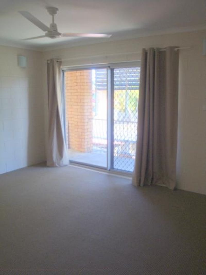 Photo - 6/10 Curtin St , Westcourt QLD 4870 - Image 2