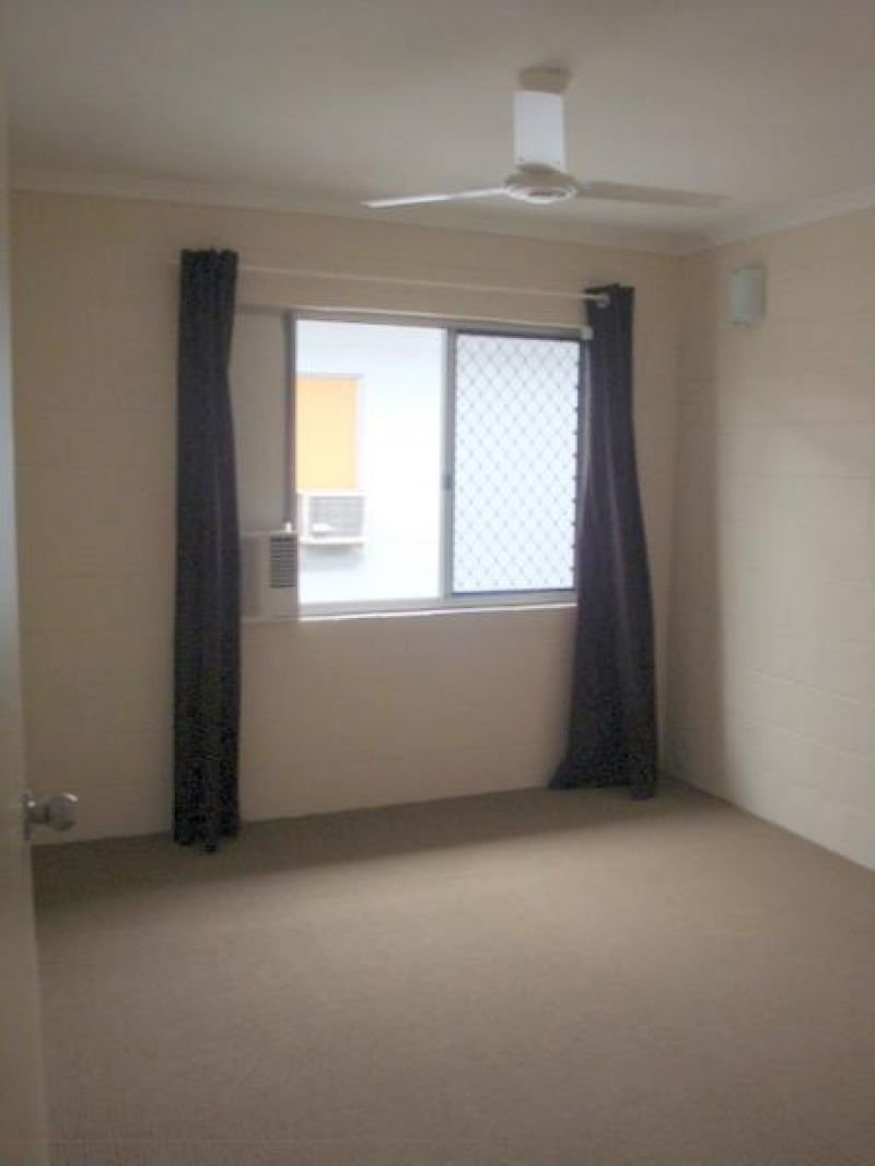 Photo - 6/10 Curtin St , Westcourt QLD 4870 - Image 3