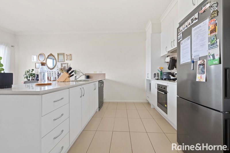 Photo - 6/10 Murchison Drive, Roxburgh Park VIC 3064 - Image 5