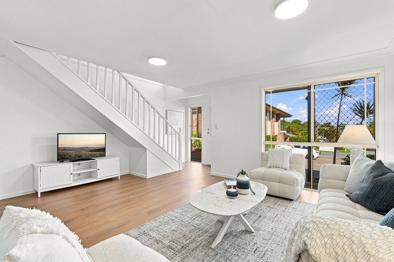 Photo - 6/101-103 Whiting Street, Labrador QLD 4215 - Image 4