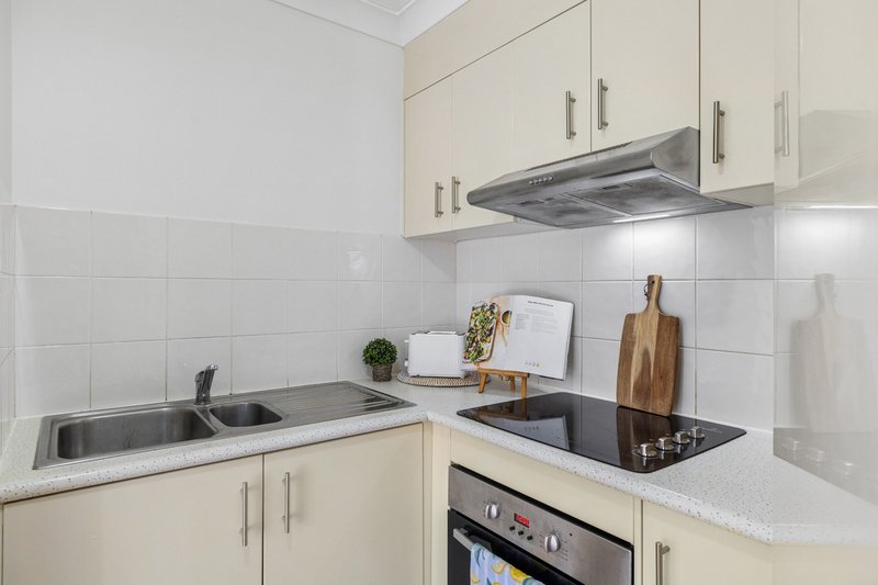 Photo - 6/103-105 Frank Street, Labrador QLD 4215 - Image 7