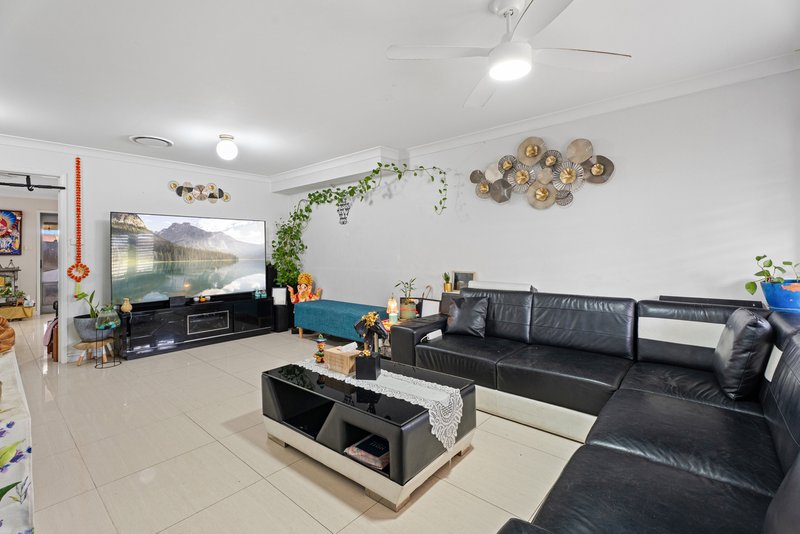 Photo - 6/103-111 The Lakes Drive, Glenmore Park NSW 2745 - Image 5