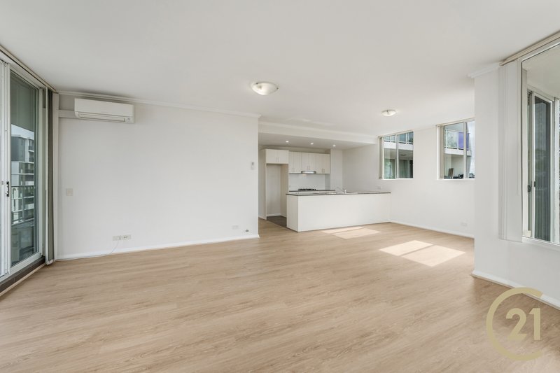 Photo - 610/3 George Street, Warwick Farm NSW 2170 - Image 4