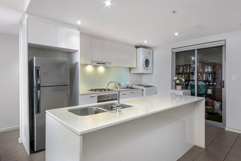 Photo - 610/36-46 Cowper Street, Parramatta NSW 2150 - Image 4