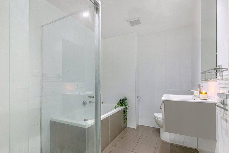 Photo - 610/36-46 Cowper Street, Parramatta NSW 2150 - Image 7