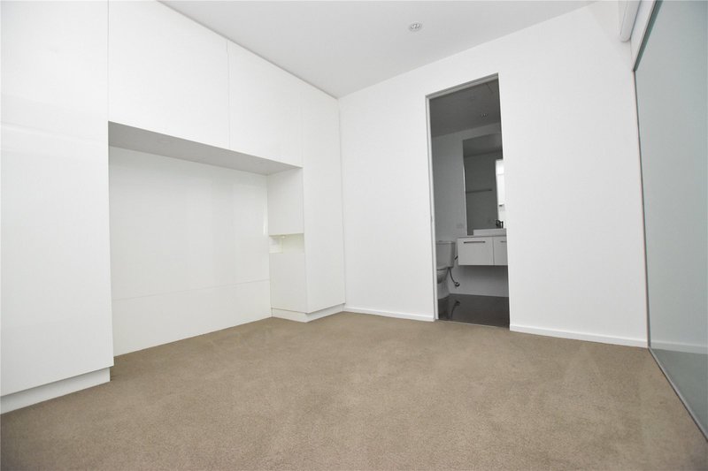 Photo - 610/53 Batman Street, West Melbourne VIC 3003 - Image 4