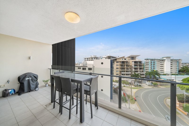 Photo - 610/99 Marine Parade, Redcliffe QLD 4020 - Image 6