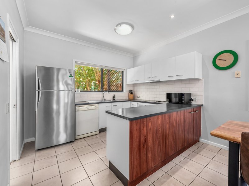 Photo - 6/11 Cardross Street, Yeronga QLD 4104 - Image 6