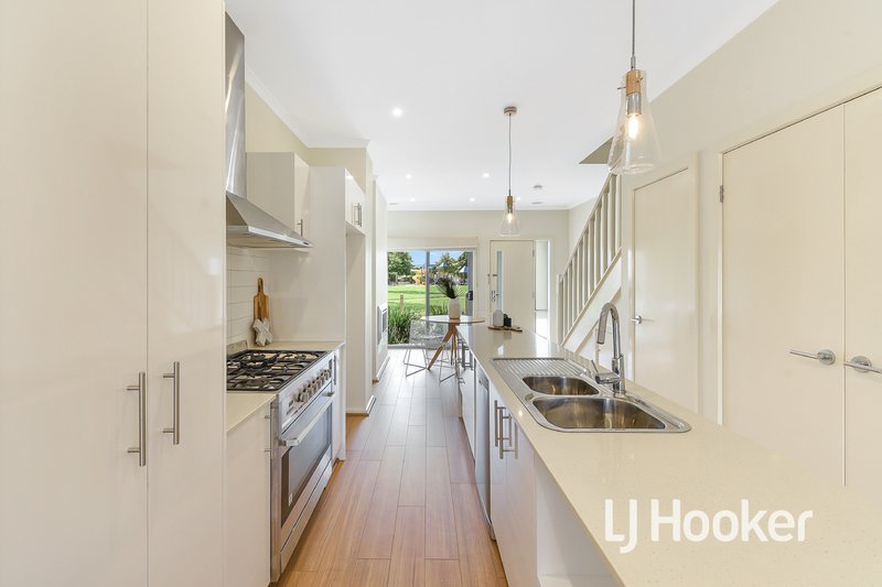 Photo - 6/11 Howqua Place, Pakenham VIC 3810 - Image 6