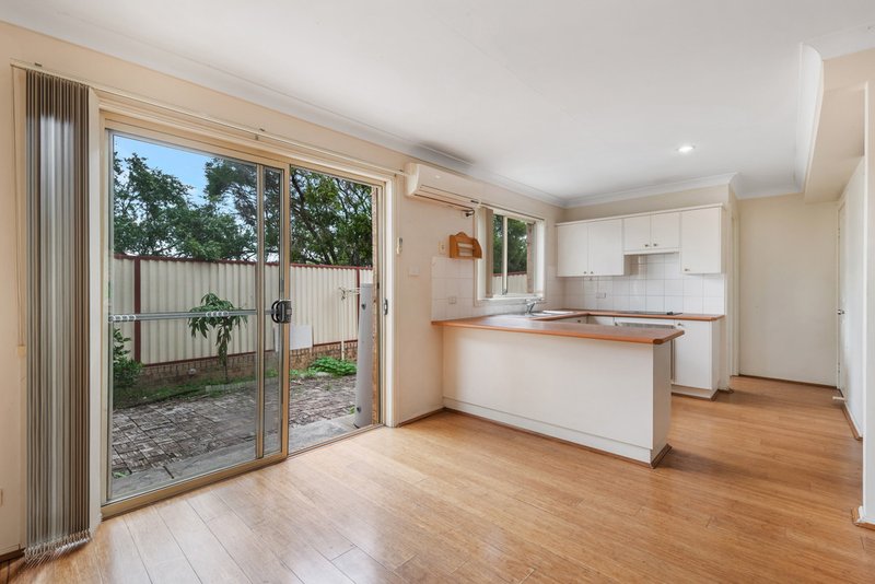 Photo - 6/11 Mataro Close, Edensor Park NSW 2176 - Image 4