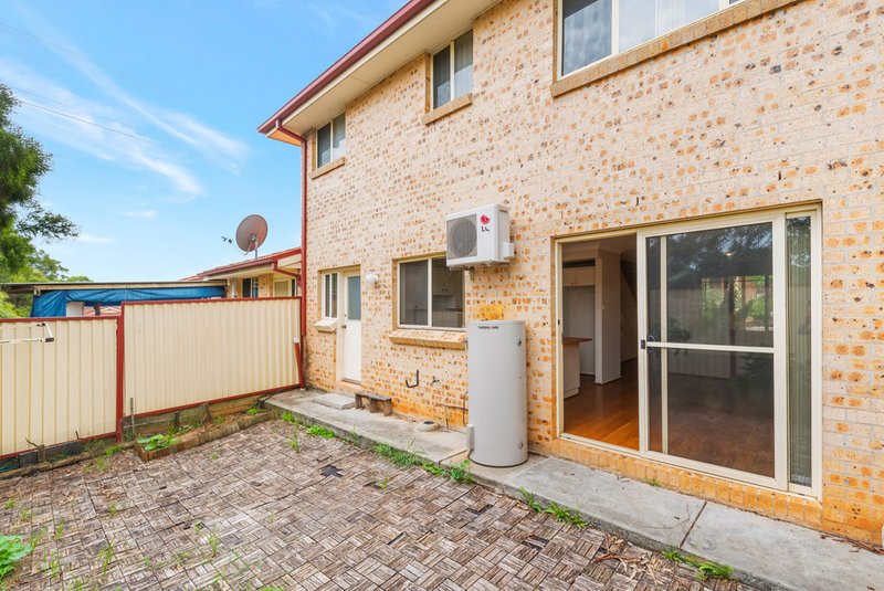 Photo - 6/11 Mataro Close, Edensor Park NSW 2176 - Image 11