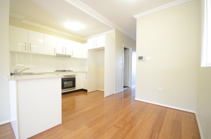 Photo - 6/11 O'Reilly Street, Parramatta NSW 2150 - Image 2