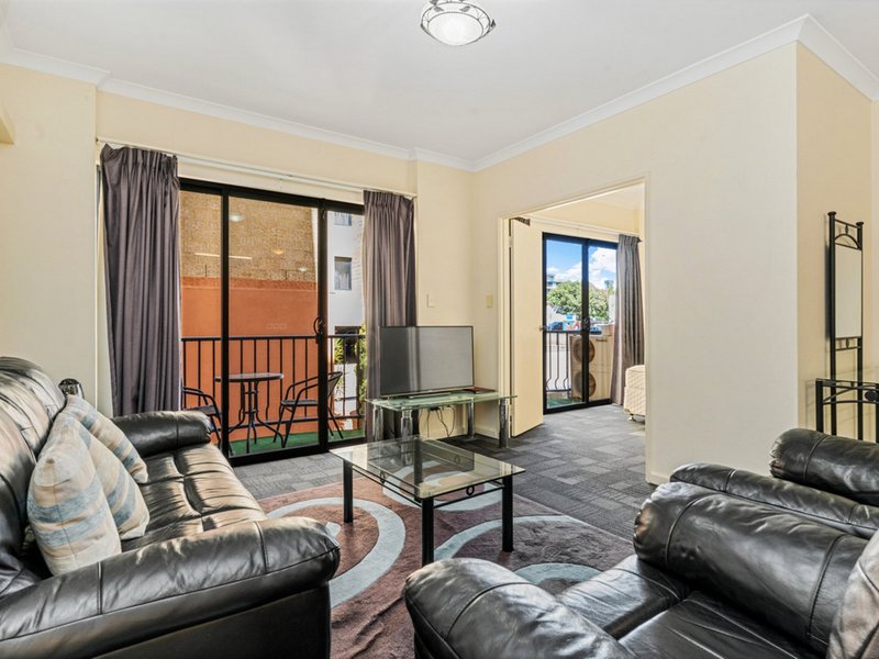 Photo - 6/11 Regal Place, East Perth WA 6004 - Image 3