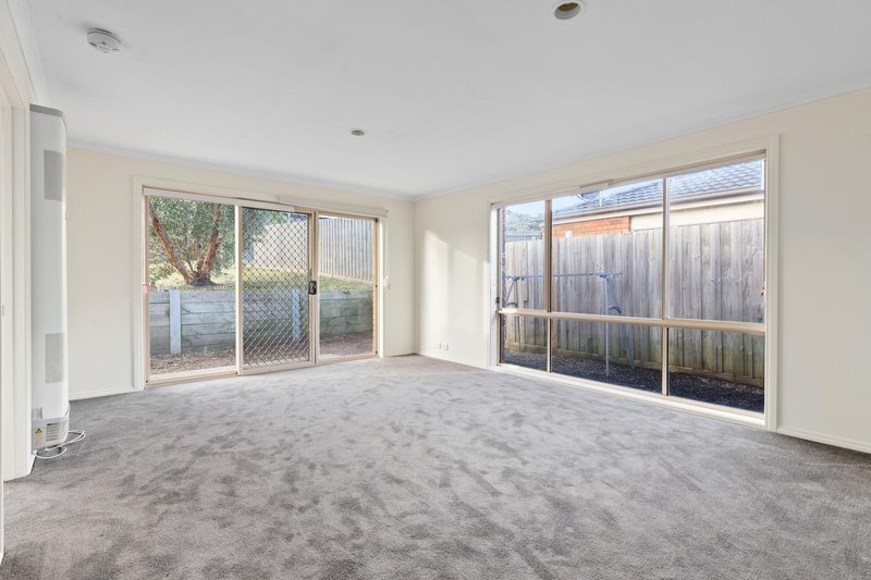 Photo - 6/11 Renlik Court, Pakenham VIC 3810 - Image 6