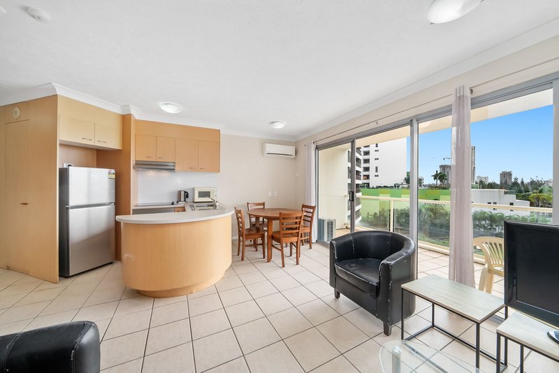 Photo - 61/106 Marine Parade, Southport QLD 4215 - Image 4