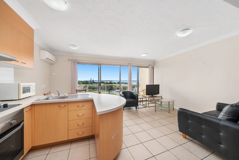 Photo - 61/106 Marine Parade, Southport QLD 4215 - Image 6