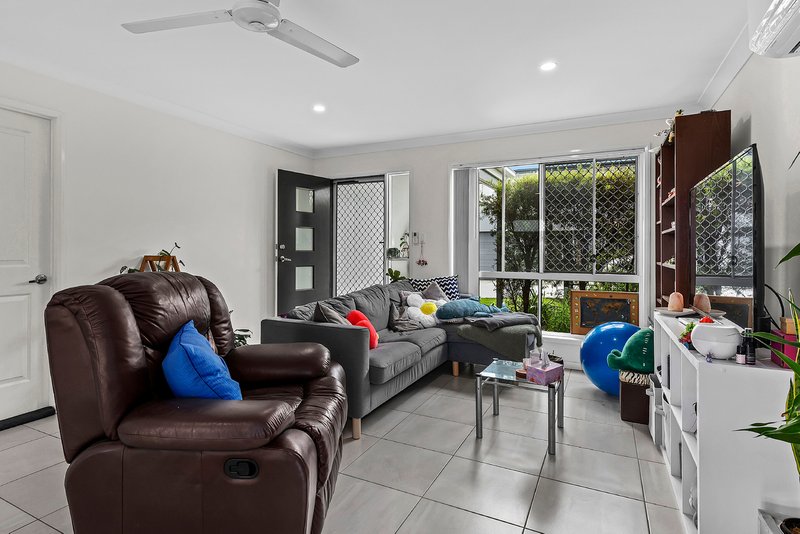 Photo - 61/11 Emerald Place, Bridgeman Downs QLD 4035 - Image 4