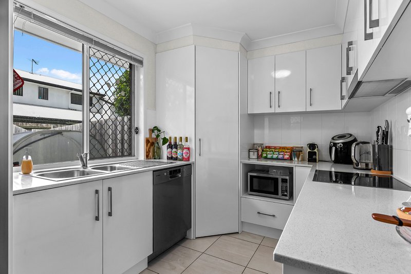 Photo - 61/11 Emerald Place, Bridgeman Downs QLD 4035 - Image 7