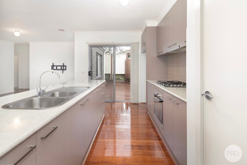 Photo - 6/111 Lexton Street, Lake Wendouree VIC 3350 - Image 3