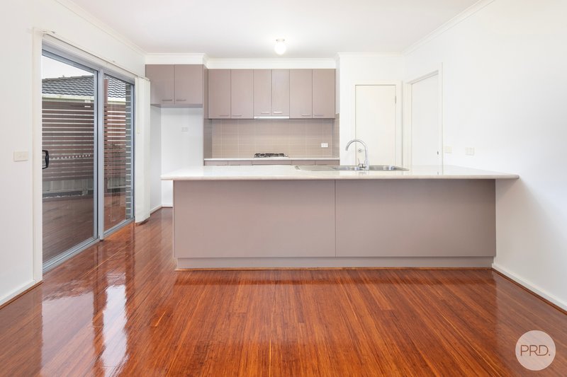 Photo - 6/111 Lexton Street, Lake Wendouree VIC 3350 - Image 4