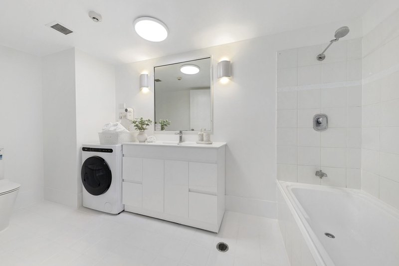 Photo - 61/132-138 Ferny Avenue, Surfers Paradise QLD 4217 - Image 11